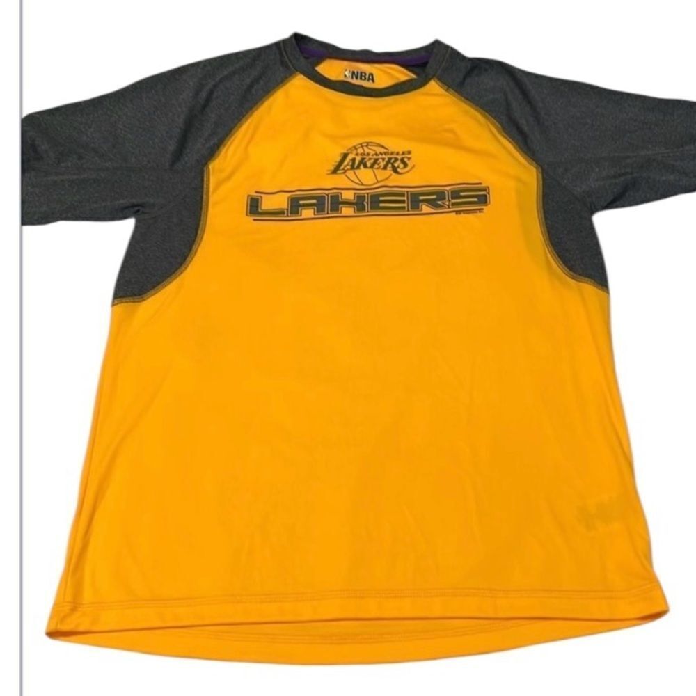 NBA size M men’s short sleeve yellow and grey LA Lakers T-shirt EUC